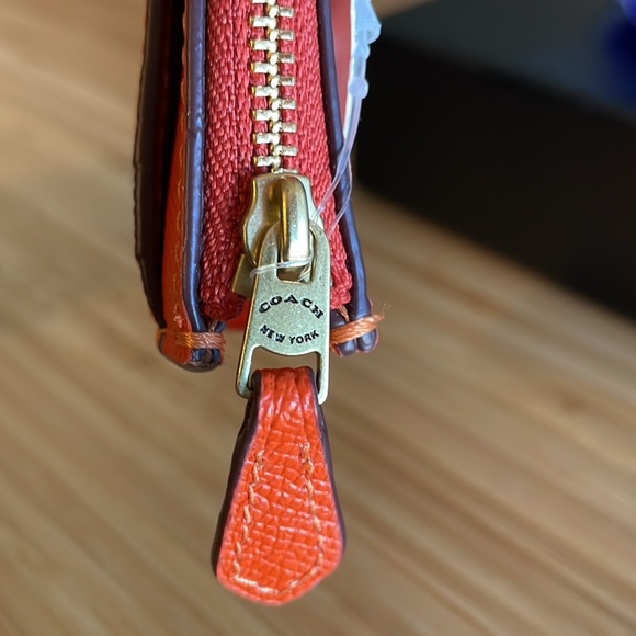 Coach Micro Studio 12 & Mini Skinny ID Case in Sun Orange, Coach Charm Set NWT - Picture 13 of 17